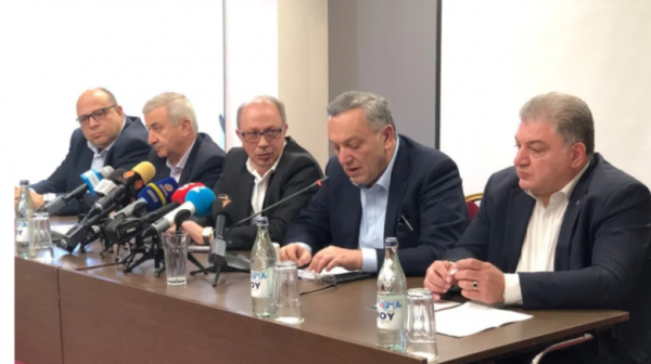 Նիկոլ Փաշինյանի վարչախումբը մանդատ չունի հայ ժողովրդի ապագան կանխորոշելու. դիվանագետների խորհուրդ