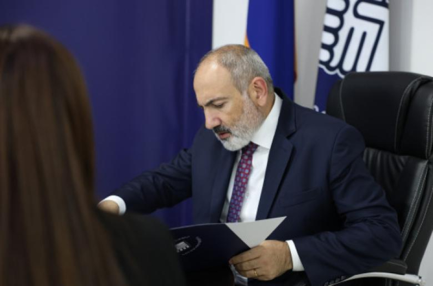 «Իրավունք». Փաշինյանը ՔՊ-ականների քծնանքներին ի պատասխան` սառը ցնցուղի էֆեկտ է կիրառել