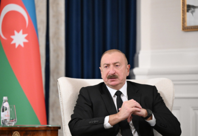 Ալիևը «հաղթանակի պարադի» ժամանակ իր ելույթում հեգնանքով նշել է, որ հայերը մի ժամանակ պնդում էին, որ Բաքվում թեյ են խմելու