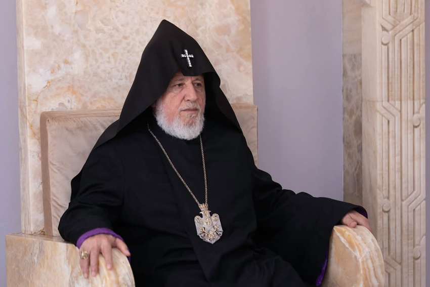 Կաթողիկոսը չի կարող հեռանալ. Արշակ արքեպիսկոպոս