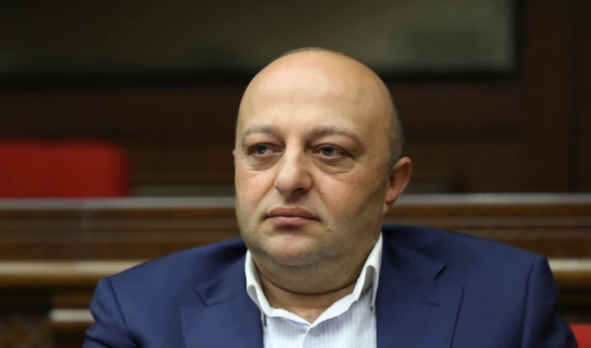 Արթուր Սարգսյանի ելույթից հետո վիճաբանություն սկսվեց ԱԺ-ում. «Կալանավորման որոշումն էլ կա, անձեռնմխելիությունից զրկելու որոշումն էլ»