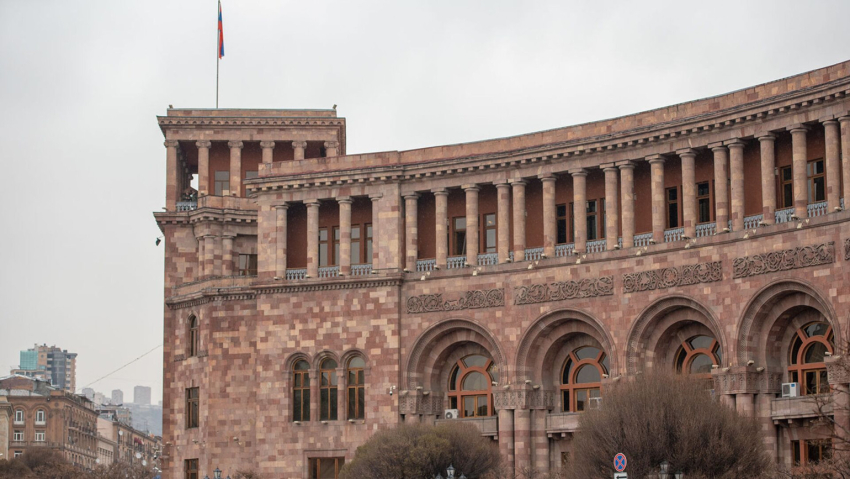 Կառավարությունը կկրճատի երկրի պետական պարտքը՝ Կենտրոնական բանկի հաշվին. քննարկումներ ԱԺ հանձնաժողովում