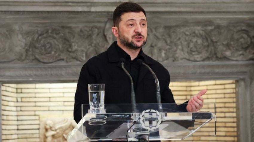 Ուկրաինան կոռուպցիայից մաքրելու միջոցները բավարար չեն. Զելենսկի