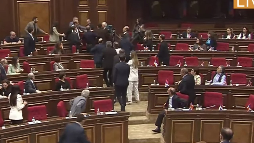 Համբալներ, վախկոտներ, վեր ընգի տեղդ. Գալյանն ու Ջուլհակյանը փորձում են հանգստացնել Փաշինյանին. Տեսանյութ