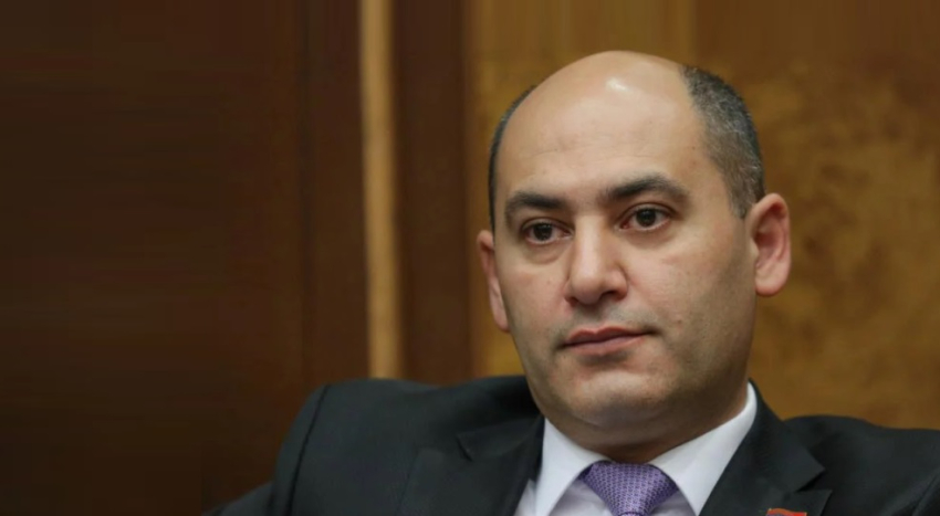 Մարտուն Գրիգորյանի թիմակիցը հետ է վերցնում հրաժարականը և դիմում է գրել, որ դուրս է գալիս «Մեր քաղաքը» խմբակցությունից