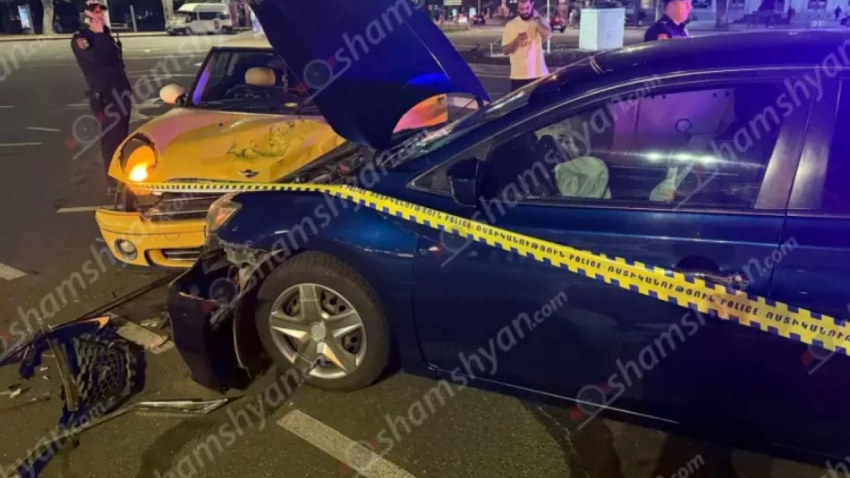 Ֆրանսիայի հրապարակում բախվել են Nissan Sentra-ն և Mini Cooper-ը. կա 5 վիրավnր