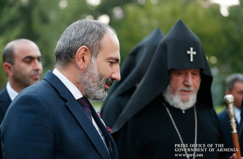 «Եթե Կտրիճ Ներսիսյանը չհեռացավ Վեհարանից, իրար հետ եղբայրաբար կհեռացնենք»․ Փաշինյանը՝ ամուսնացյալ քահանաներին