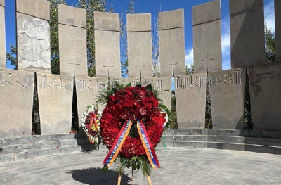 Սերժ Սարգսյանի անունից առավոտյան ծաղկեպսակ է դրվել Եռաբլուրում