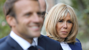 Մակրոնի կնոջը հարկային կայքում գրանցել են տղամարդու անունով՝ որպես Ժան Միշել