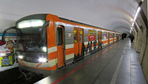 Առավոտյան մետրոյի կայարաններում լարված իրավիճակ է ստեղծվել. գնացքների երթևեկությունը կանգ է առել