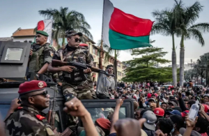 Ֆրանսիան բողոքի ցույցերի ֆոնին տարհանել է Մադագասկարի նախագահին