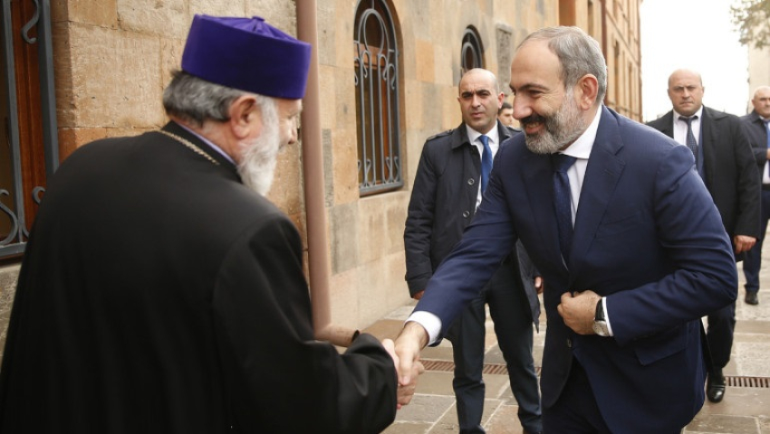 Գարեգին Բ–ն ինքն անձամբ թող պարզաբանի․ արդյո՞ք խախտել է կուսակրոնության ուխտը եւ արդյո՞ք զավակ ունի․ Փաշինյան