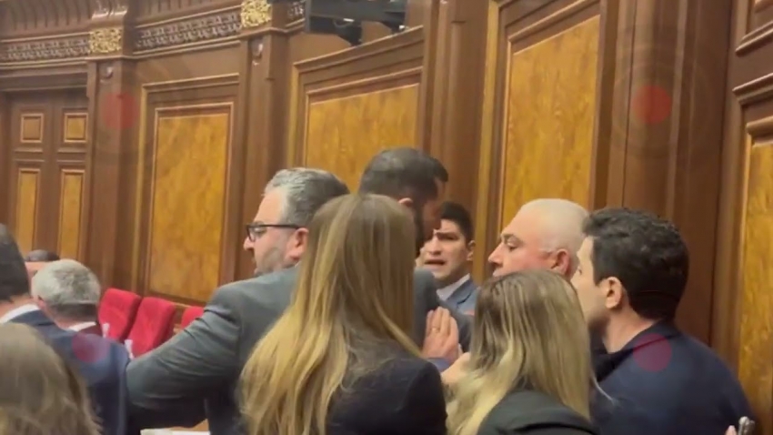 «Հալովդ մնա, լակոտ»․ Լևոն Քոչարյան․ նոր տեսանյութ՝ ԱԺ-ում տեղի ունեցած միջադեպից