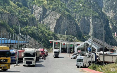 Լարսը փակ է մեծ բեռնատարների համար
