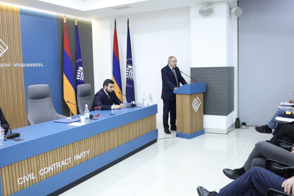 ՔՊ Վարչության արտահերթ նիստում հաստատվեցին Գյումրիի և Փարաքարի նախընտրական ցուցակները. Փաշինյան