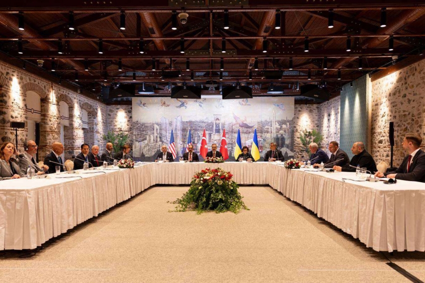 Ստամբուլում մեկնարկել է առաջին եռակողմ հանդիպումը