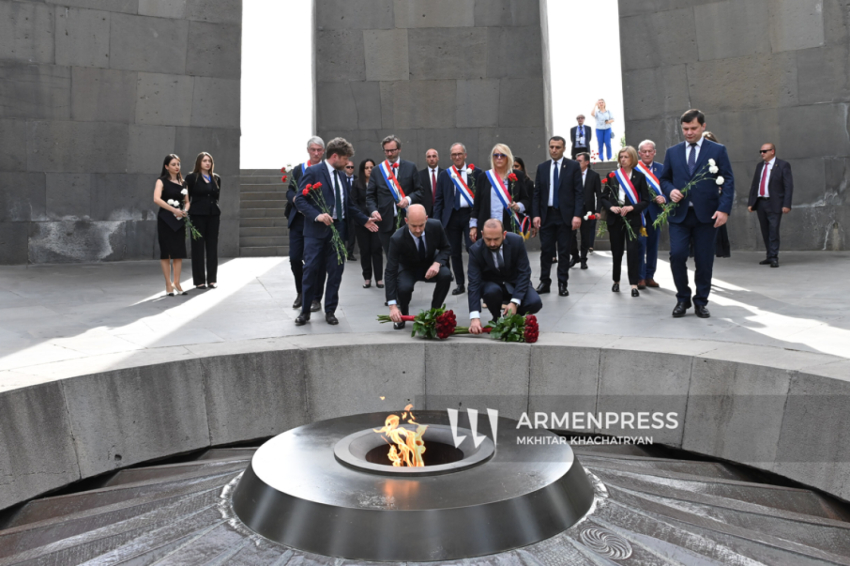 Ֆրանսիայի ԱԳ նախարարը այցելել է Ծիծեռնակաբերդի հուշահամալիր