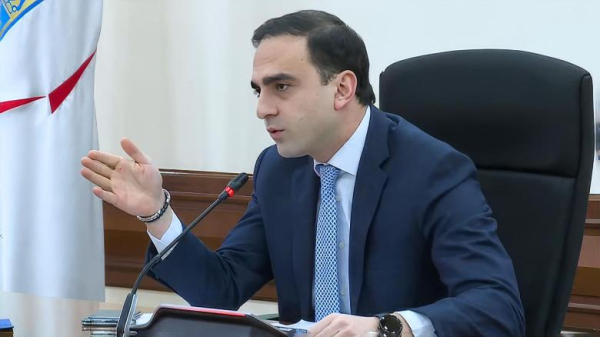 «Հրապարակ». Տժժացեք, բայց նկարներ մի դրեք. Ավինյանը խիստ հրահանգել է՝ մաքուր պահել ֆեյսբուքի էջերը