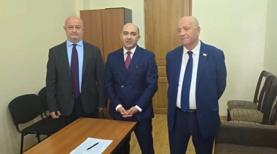 Հովիկ Աղազարյանը և Հակոբ Ասլանյանը Էդմոն Մարուքյանի ներկայությամբ ստորագրեցին իմպիչմենտի փաստաթուղթը