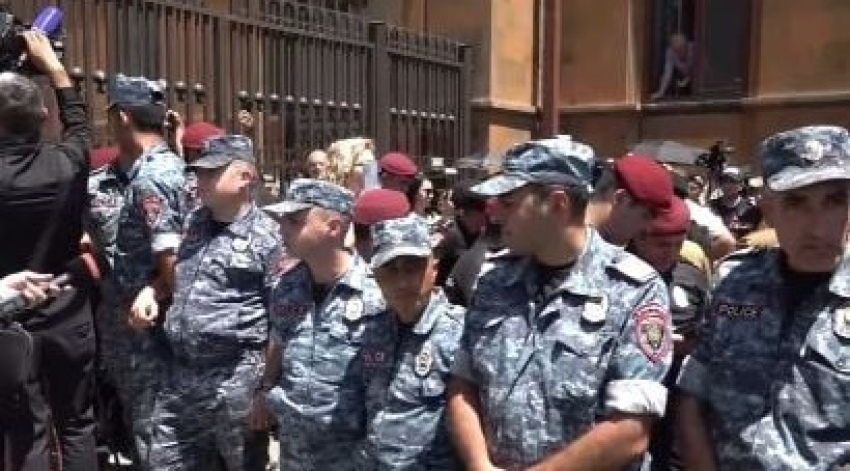 «Միքայել Արքեպիսկոպոս Աջապահյանին կոչ ենք անում չթաքնվել և ներկայանալ իրեն սպասող ԱԱԾ օպերատիվ խմբին». ԱԱԾ