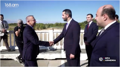 Ինչպես է Ռուբեն Ռուբինյանը Մարգարայի կամրջի վրա դիմավորում է Սերդար Քըլըչին. Տեսանյութ