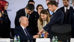 Էրդողանի և Մակրոնի «տարօրինակ» ձեռքսեղմումը՝ ԶԼՄ-ների ուշադրության կենտրոնում. Տեսանյութ