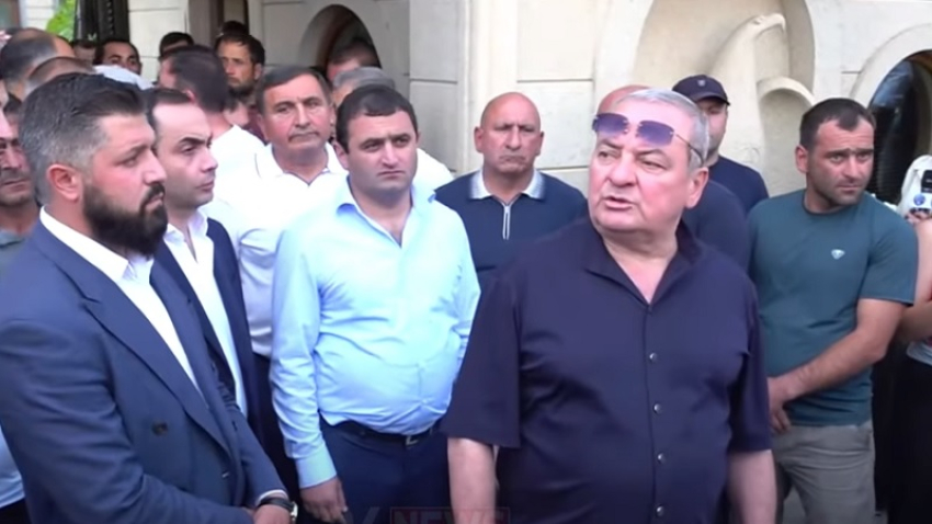 Հ1-ը մոտի՞կ ա, թող մոտիկից նկարի, որ էդ մուլտիկները ցույց տա. Սամվել Կարապետյանի եղբայր