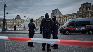 Լուվրի գողության գործով ձերբակալվել են 3 տղամարդ և 1 կին. նրանք տեղացի են