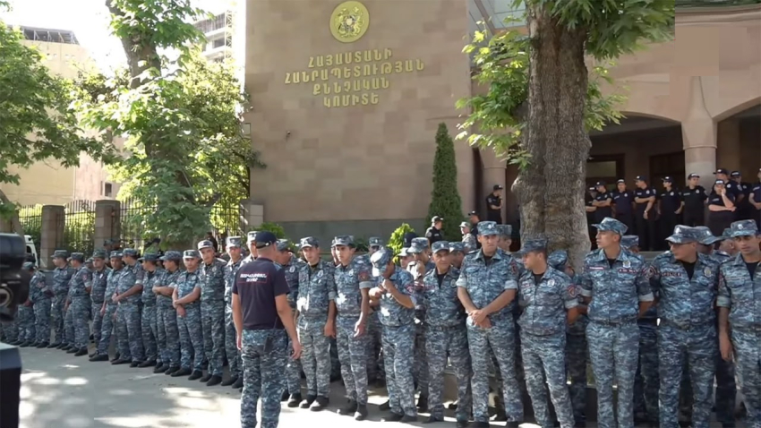 Քննչական կոմիտեի մոտ մեծաթիվ ոստիկանական ուժեր են. սպասում են Աջապահյանին (ուղիղ)