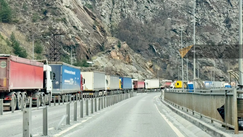 Հայկական բեռնատարները նոր խնդրի են բախվել. ՊԵԿ–ը պարզաբանում է տարածել
