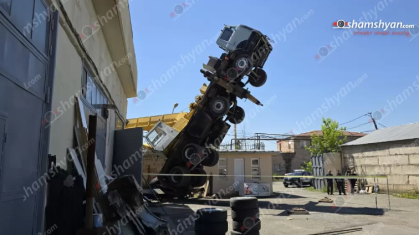 Երևանում ավտոկռունկն աշխատանքներ կատարելիս շրջվել է՝ վնասելով ծառեր, գազախողովակներ