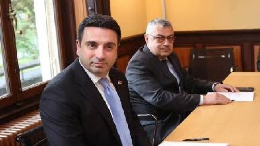 «Հրապարակ». ԱԺ-ում ծնունդ էին նշում ե՛ւ իշխանականները, ե՛ւ ընդդիմադիրները