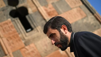 Ստեփան Ասատրյանը հրաժարվում է հանձնել եկեղեցու բանալիները. Մայր աթոռ