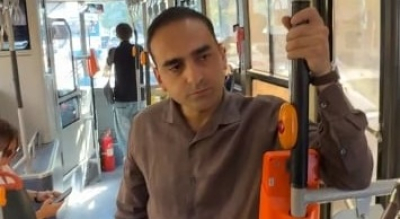 Տիգրան Ավինյանը հասարակական տրանսպորտում պատասխանում է ուղևորների հարցերին