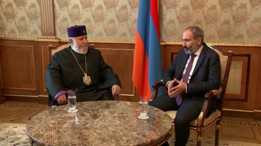 Եթե կաթողիկոսը կարող է հանրային կերպով շոշափել վարչապետի օրգանները, վարչապետը կարող է պաշտպանել իր հավատը և իր սկզբունքները հանրության առաջ. Փաշինյան (տեսանյութ)
